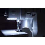 Surjeteuse haut de gamme avec enfilage automatique à air et points décoratifs exclusifs