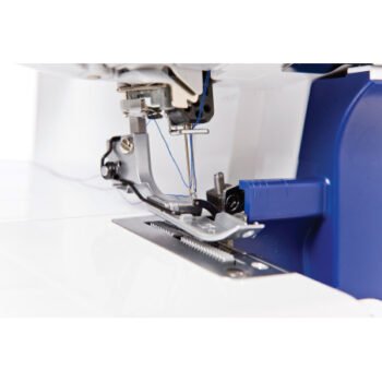 Surjeteuse 2/3/4 fils avec enfilage simplifié et finition professionnelle