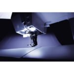 Machine à coudre électronique compacte avec 100 points et système de double entraînement