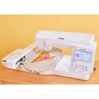 Machine à broder électronique avec écran tactile 12,5 cm, champ 260 × 160 mm & 258 motifs intégrés